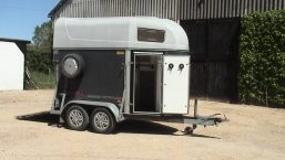 VAN 2 PLACES "HOTRA"