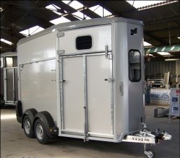 VAN 2 PLACES HB506 CONFORT IFOR WILLIAMS ARGENT AVEC PONT-PORTES ARRIERE